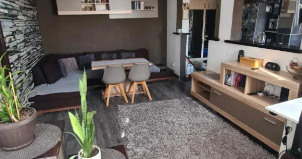 Apartament 3 camere, decomandat - zona Vlahuta