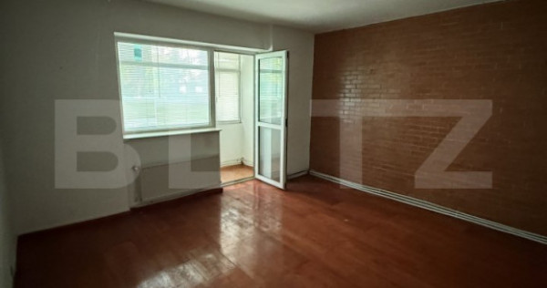 Apartament cu 3 camere, decomandat, zona George Enescu