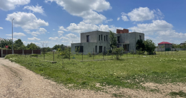 Domnești, Str Teiului, teren 1500mp, 40ml deschidere, utili