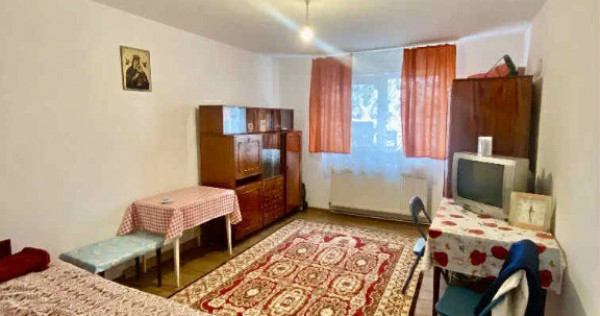 Garsoniera decomandata - zona Bartolomeu.