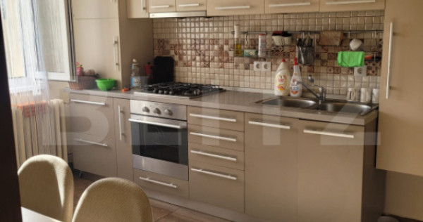 Apartament 52 mp, renovat, balcon, zonă verde și liniștit