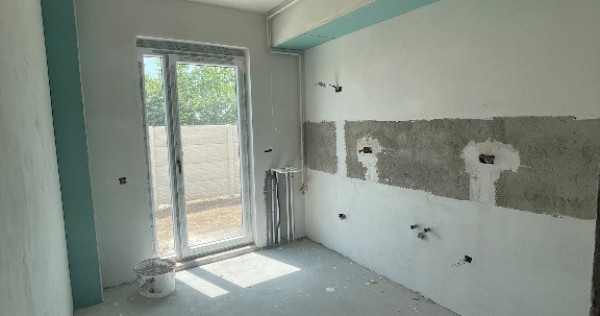 Apartament cu 2 camere decomandat + curte cadastrată