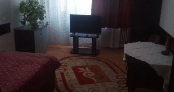 1 camera in zona Dacia