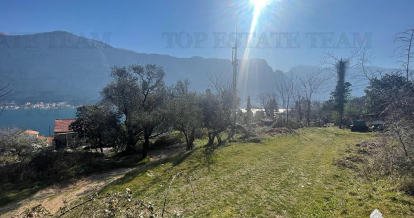 Teren de in Kotor Muntenegru