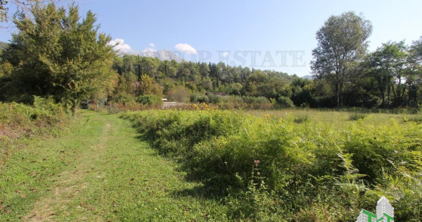 Teren de in Herceg-Novi Muntenegru