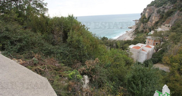 Teren de in Budva Muntenegru