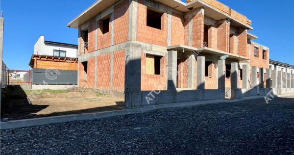 Casa cu 4 camere 2 bai si teren de 230 mp Selimbar