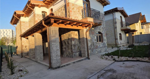 Casa de 4 camere , zona Tractorul