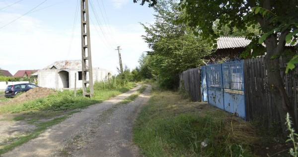 Suseni - Teren intravilan cu casa batraneasca, plan, supr...