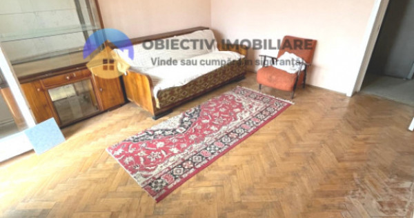 Apartament 3 camere , zona centrala, etaj 1