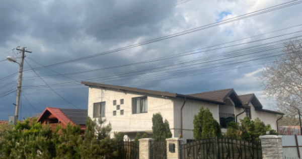 Casă spațioasă, complet mobilată, cu teren generos – F