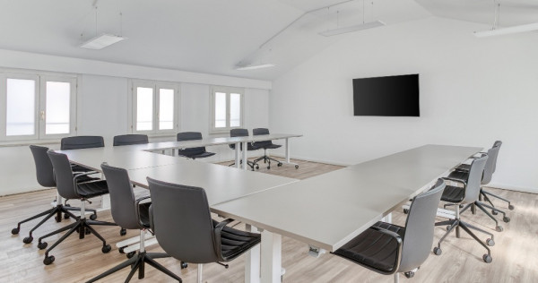 Spațiu de birou privat pentru 4 persoane în Regus Iride Business