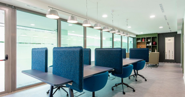 Alăturați-vă unui mediu de co-working cooperativ în Regus Primavera