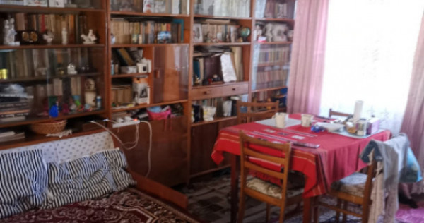 Apartament 73mp cu 3 camere decomandat, 1 Mai vizavi de Spit