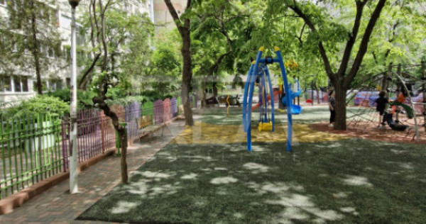 Apartament cu 3 camere de vânzare lângă Park Lake la 1300