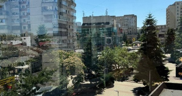 Închiriez apartament 2 camere, central, Pitești strada I.C.Bratianu