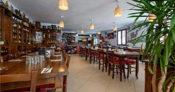 Pensiune cu restaurant, farmec aparte, concept italian, Cent