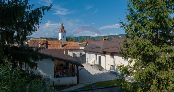 Casă / Vilă Săsească cu 6 camere de vânzare in Vulca...
