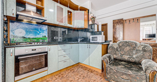 Apartament cu 3 camere de închiriat în zona Boul Rosu