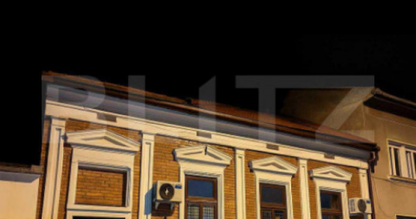 Proprietate de vanzare, cu 13 camere, 200 mp, zona ultracent