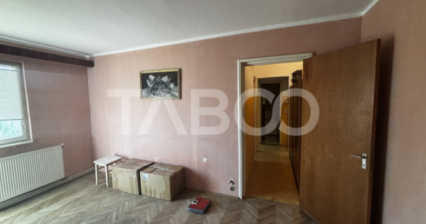 Apartament de vanzare 3 camere 50 mp utili zona Mihai Viteaz