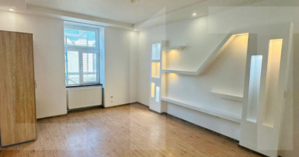 Apartament de vanzare, cu 3 camere, zona ultracentrala