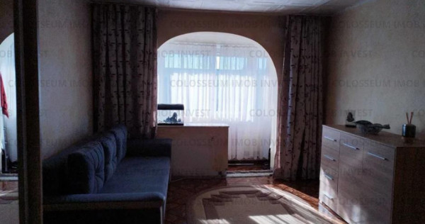 Apartament 4 camere, semidecomandat - zona Tractorul