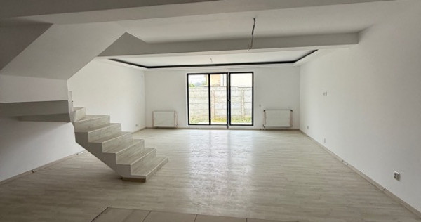 Triplex bine compartimentat, 5 camere si loc de parcare