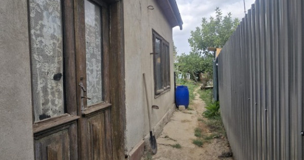 Teren cu casa demolabila zona Rosiori