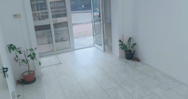 Spațiu comercial, ultracentral. Preț 350 euro/lună