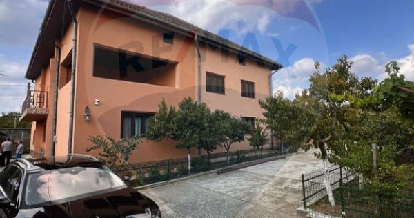 Casă / Vilă cu 11 camere de vânzare