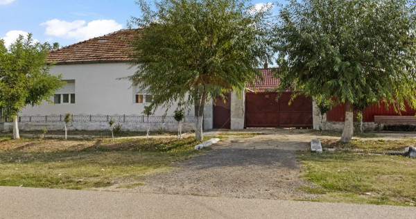 Casă de v&acirc;nzare cu 5 camere- Nădab, oraș Chișineu-Cr...