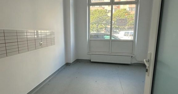 Stefan cel Mare 104 mp vitrina 12 m vizibilitate buna