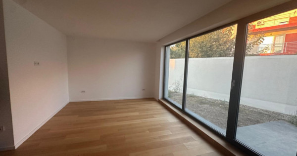 Vilă de v&acirc;nzare pe malul lacului | in zona Mamaia Nord | 0