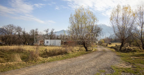 Teren intravilan parcelabil, priveliște spre munți, Soh...