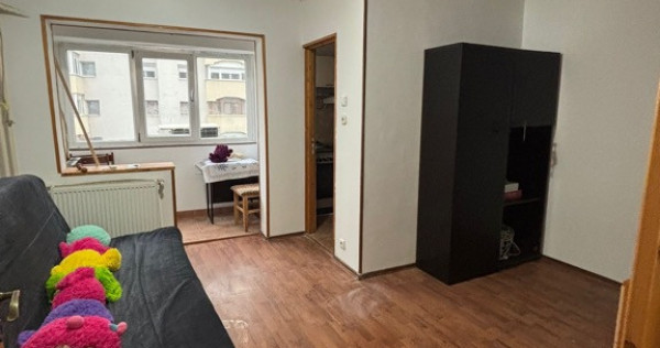 De închiriat garsonieră spațioasă și luminoasă – 30 mp, 320 €/lună