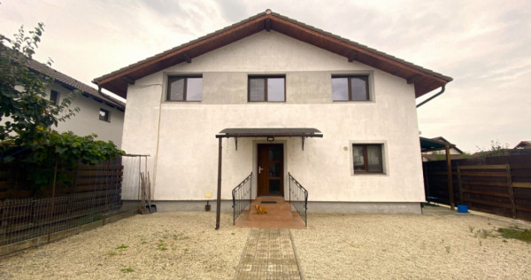 Casă modernă cu 2 apartamente &icirc;n zona rezidențială Șel