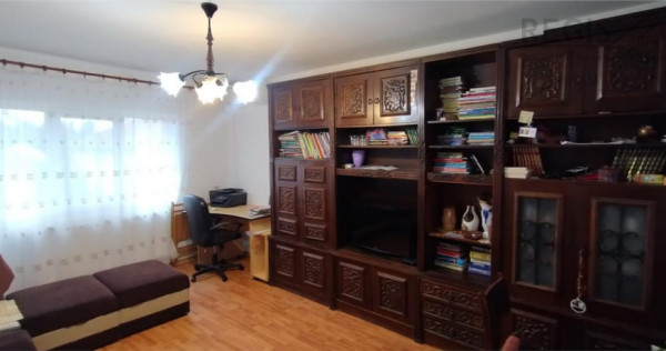 Apartament 3 camere etaj 1 decomandat Viitorului