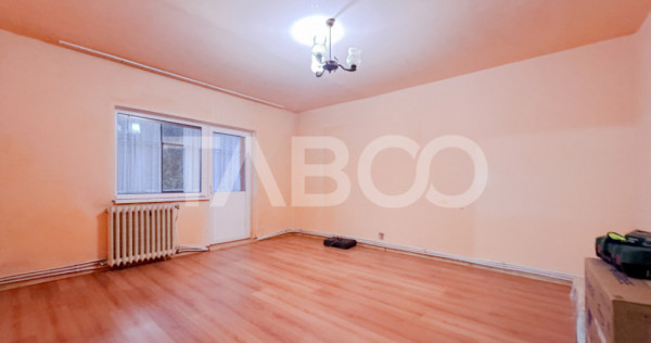De vanzare apartament cu 4 camere decomandate zona Garii Clu