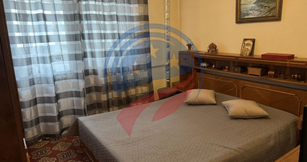 Apartament decomandat, 3 camere, zona Mall Electroputere