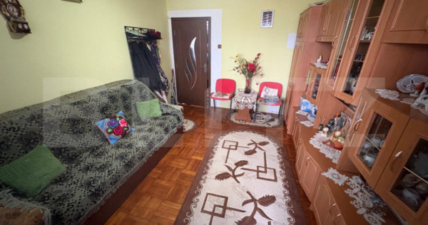 Apartament cu 3 camere, 50 mp, decomandat, zona Minerul