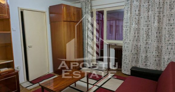 Apartament cu 3 camere, etaj intermediar, zona Sagului