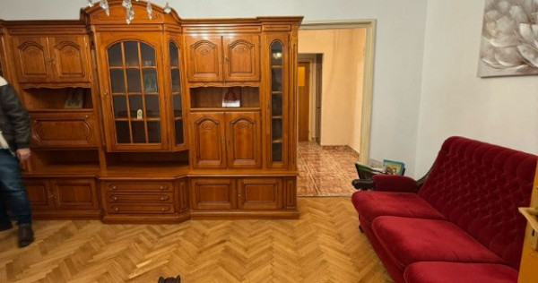 { Metrou Obor } Apartament 3 camere semidecomandat