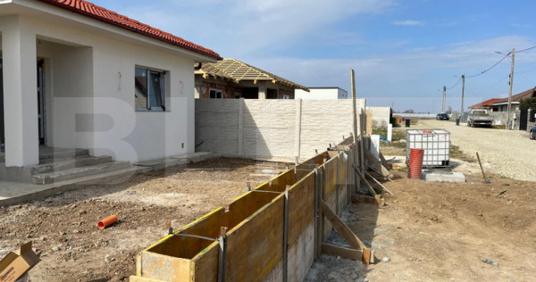 Casa &icirc;ntr-o zonă liniștită, S&acirc;ntandrei, 120mp