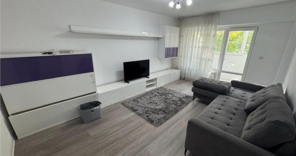 Ap 3 cam, etaj 1, 2 balcoane,parcare proprie, zona centrala