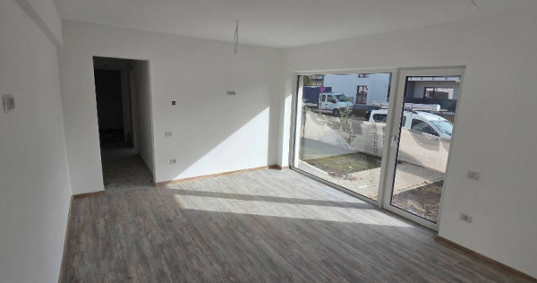 Garsoniera decomandat - zona Tractorul