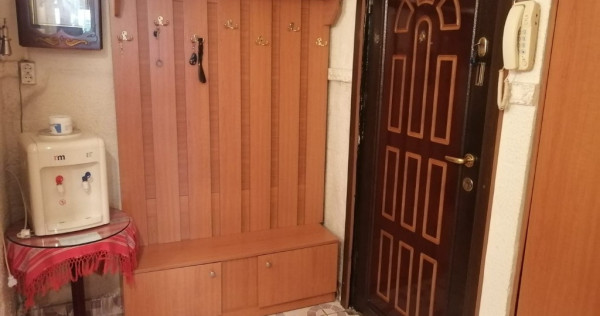 Apartament cu 3 camere, transformat din 2 camere, Poarta 6