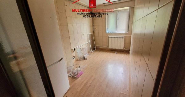 Apartament 3 camere situat in Bloc Parc pe strada Isaccei