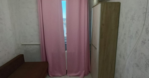 Camera camin, cu baie in interior, renovata, mobilata si uti