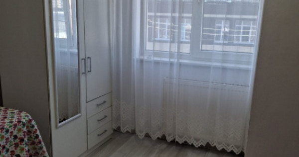 Camera camin, cu baie in interior, renovata, mobilata si uti